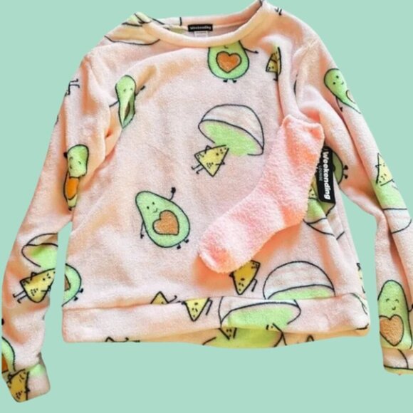 Cozy Avocado Lounge Set with Fuzzy Socks - Not a Morning Person - Size L - Picture 3 of 10